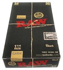 RAW BLACK 1 1/4 SIZE CLASSIC ROLLING PAPERS 24CT